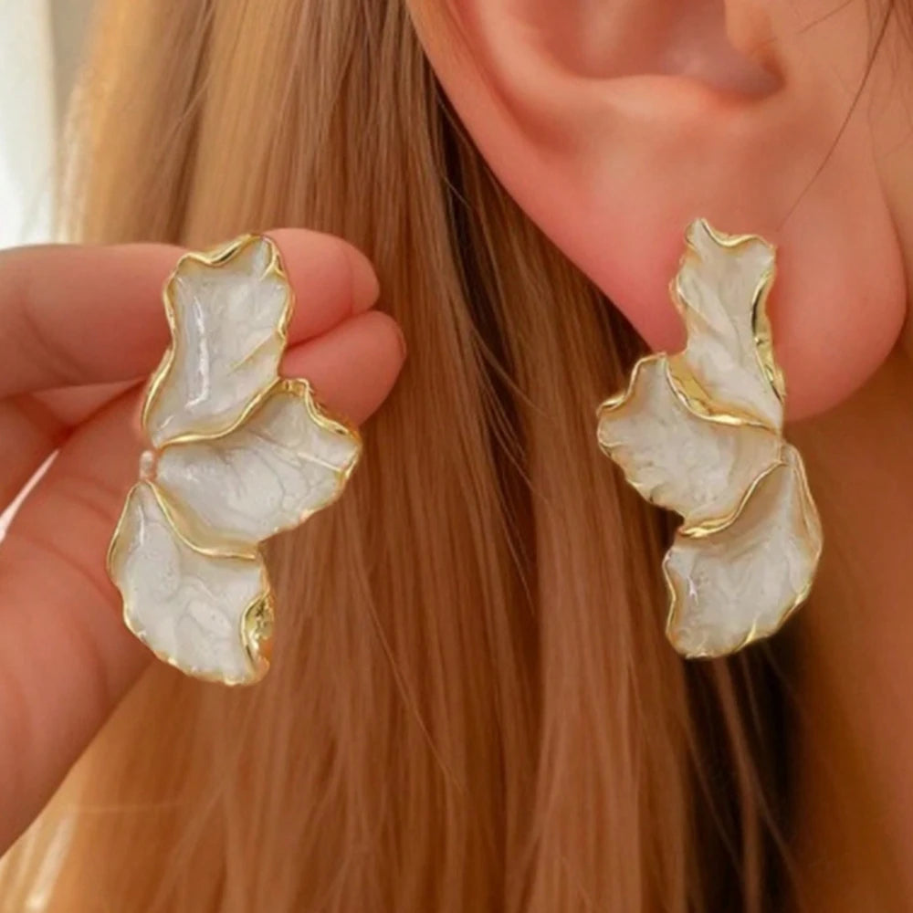 1Pair New Drip Oil Flower Earrings  for Women Elegant Retro Design Jewelry Fashion Statement Earrings For Women Daily Wear