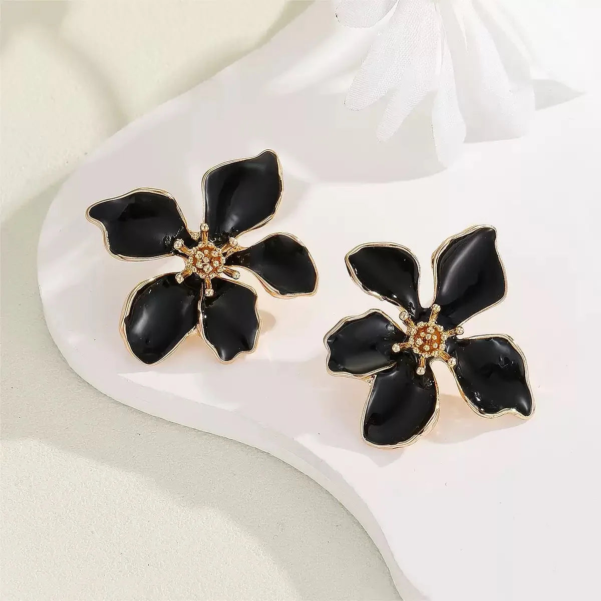 1Pair New Drip Oil Flower Earrings  for Women Elegant Retro Design Jewelry Fashion Statement Earrings For Women Daily Wear