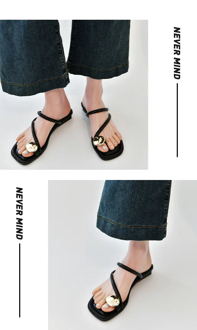 2024 women's new toe clamped slippers for women's summer outdoor wear metal buckle flat bottomed beach sandals