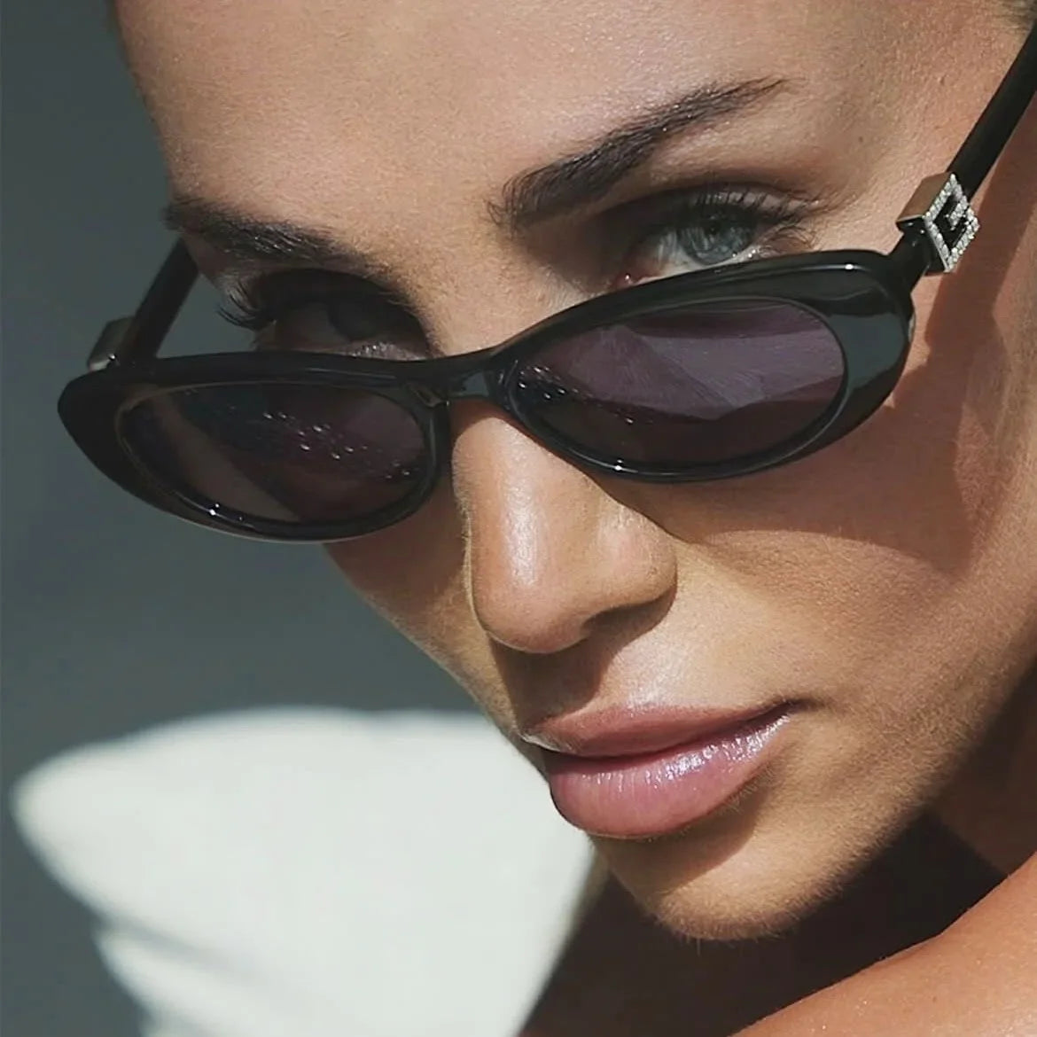 Retro Oval Frame Sunglasses