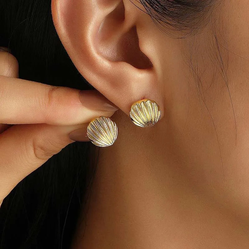 Vintage Gold Color Starfish Stud Earrings For Women Punk Metal Star Shaped Geometric Earrings Beach Vacation Jewelry Gift