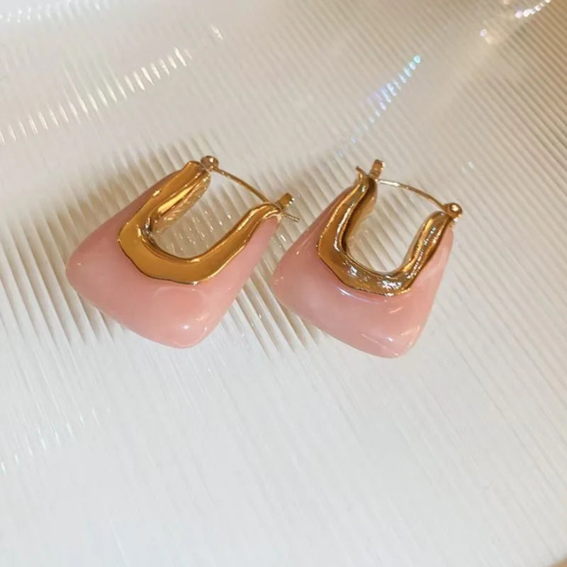 Elegant Vintage U-Shaped Hoop Earrings for Women Golden-Tone Finish & Resin Inlay Stylish Earring Party Jewelry Gifts