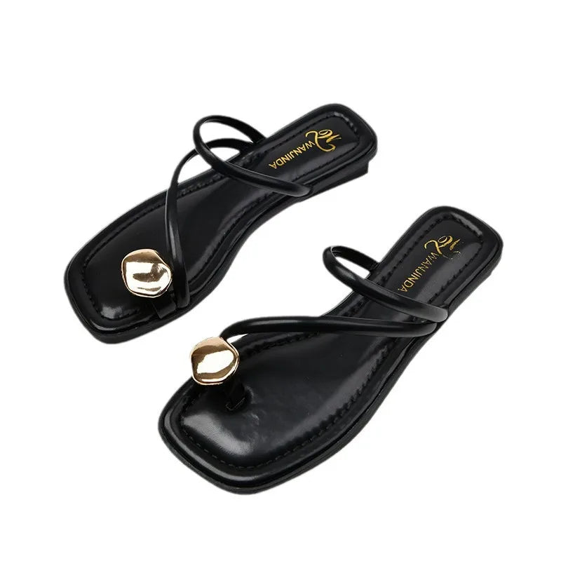 2024 women's new toe clamped slippers for women's summer outdoor wear metal buckle flat bottomed beach sandals